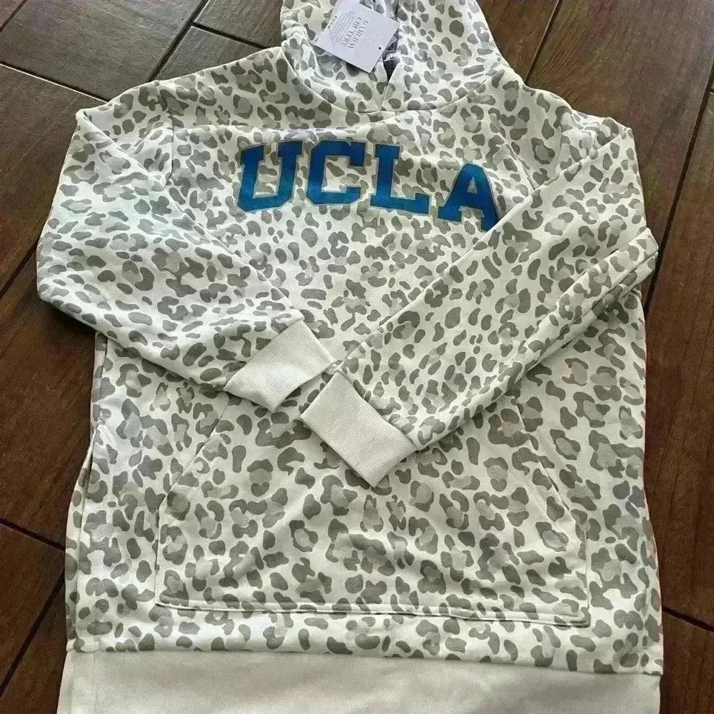 NWT Women's Gameday Couture White UCLA Bruins Leopard Print pullover - Picture 2 of 2